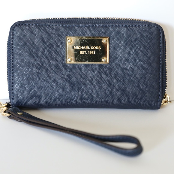Michael Kors Wristlet/Wallet - Picture 1 of 6